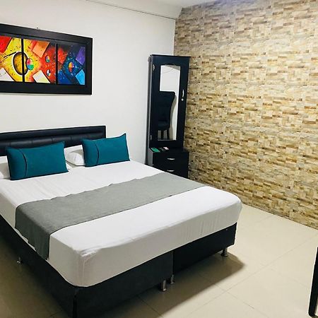 Hotel Tree House Medellin Bagian luar foto