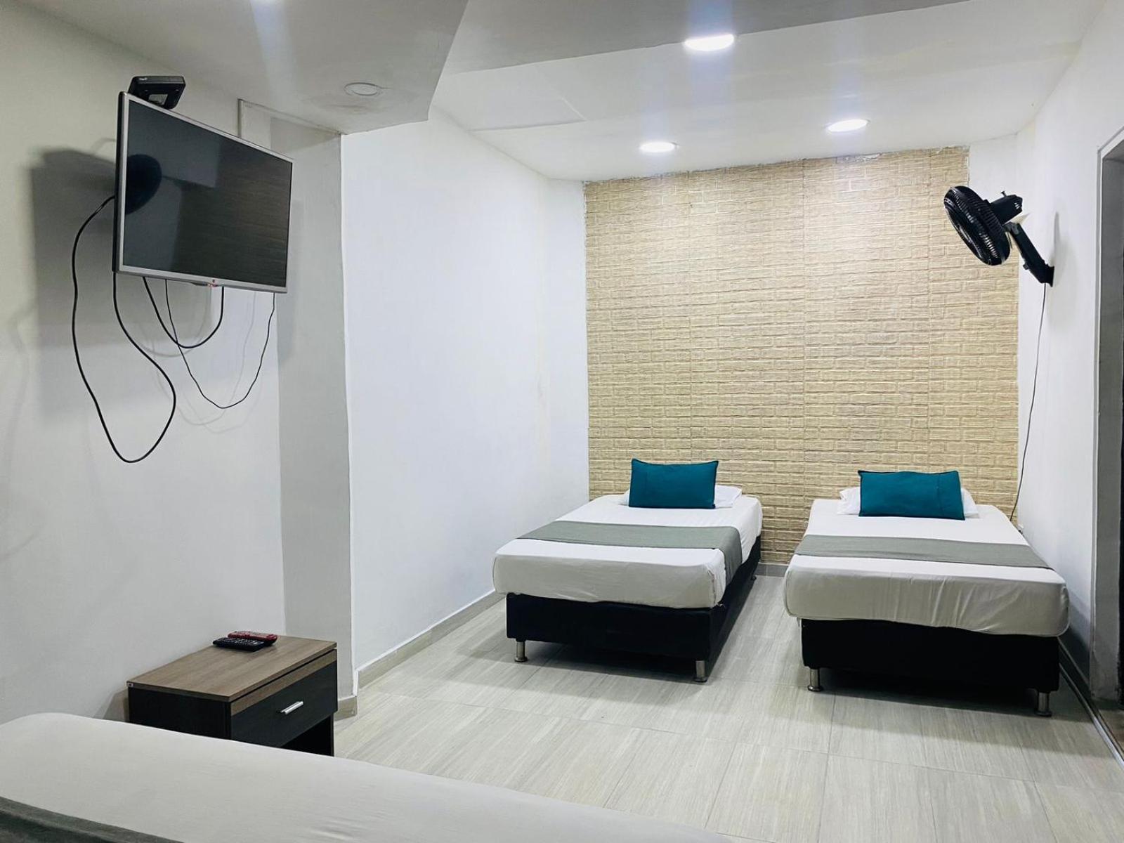 Hotel Tree House Medellin Bagian luar foto