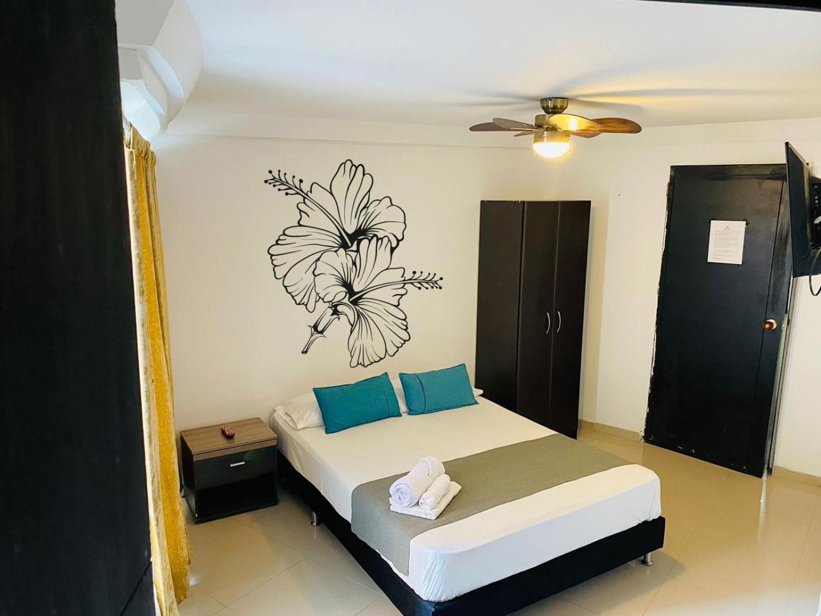 Hotel Tree House Medellin Bagian luar foto