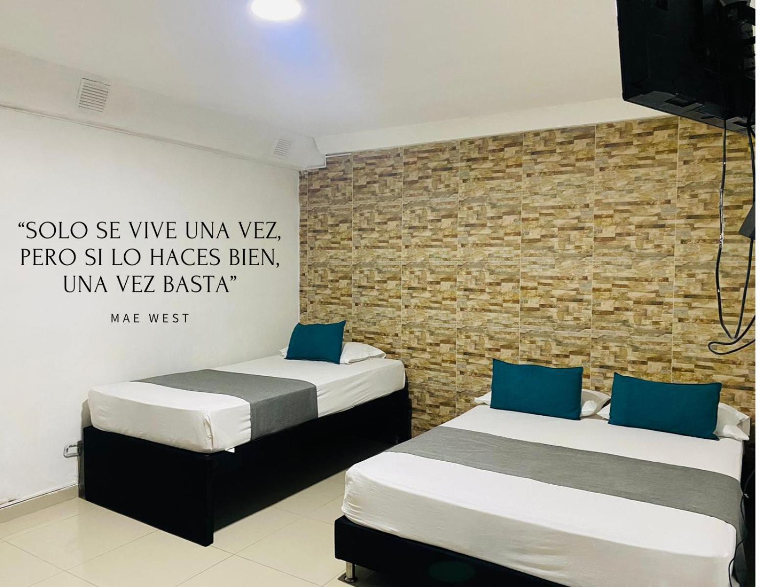 Hotel Tree House Medellin Bagian luar foto