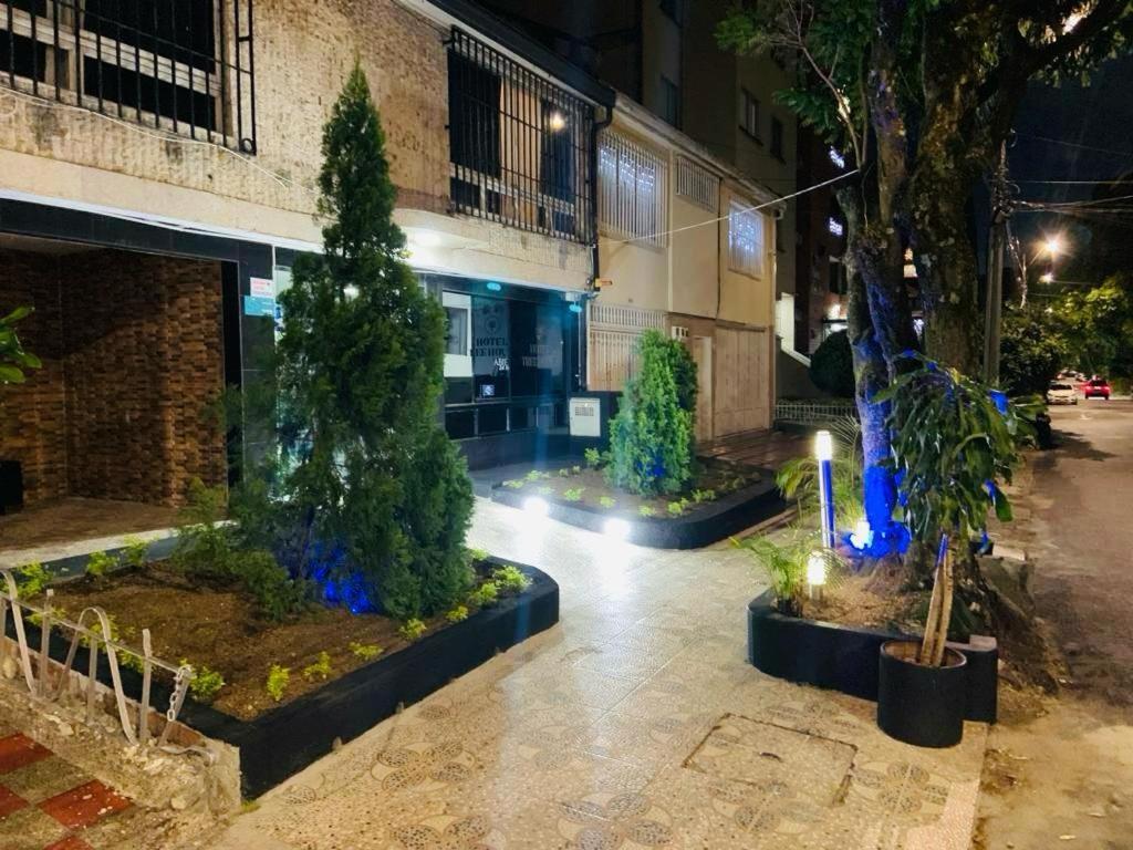 Hotel Tree House Medellin Bagian luar foto