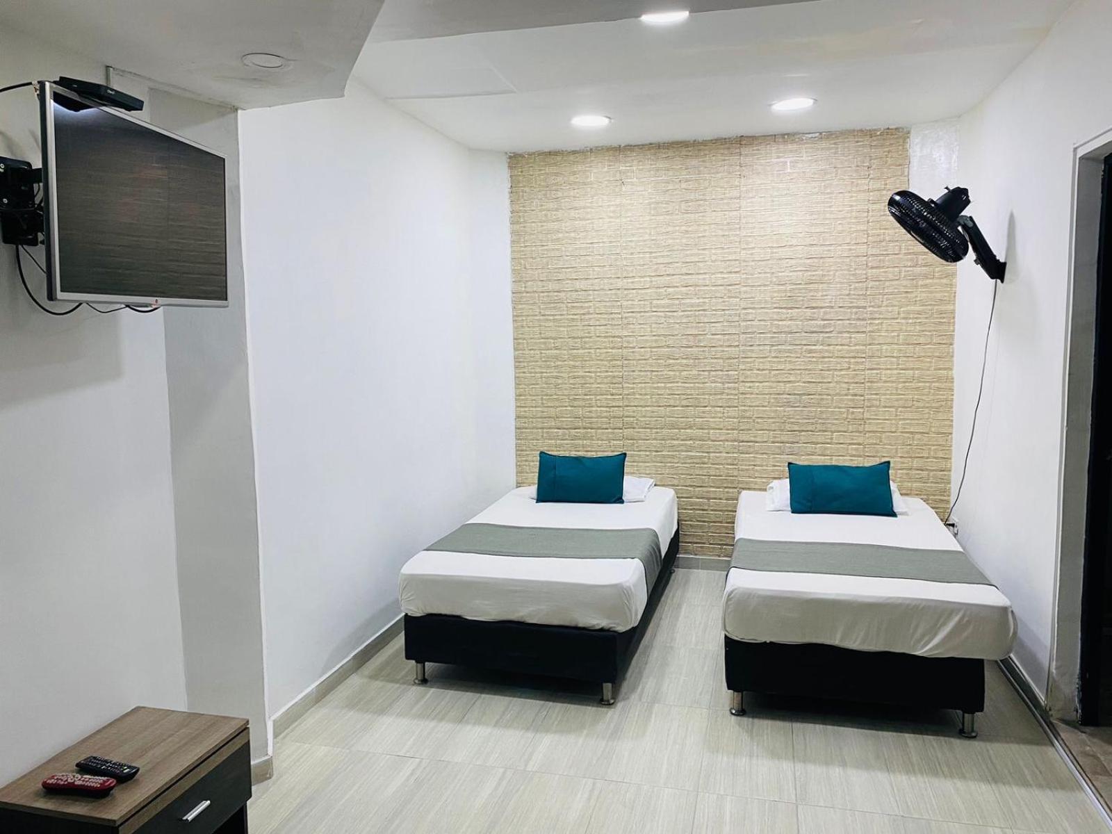 Hotel Tree House Medellin Bagian luar foto