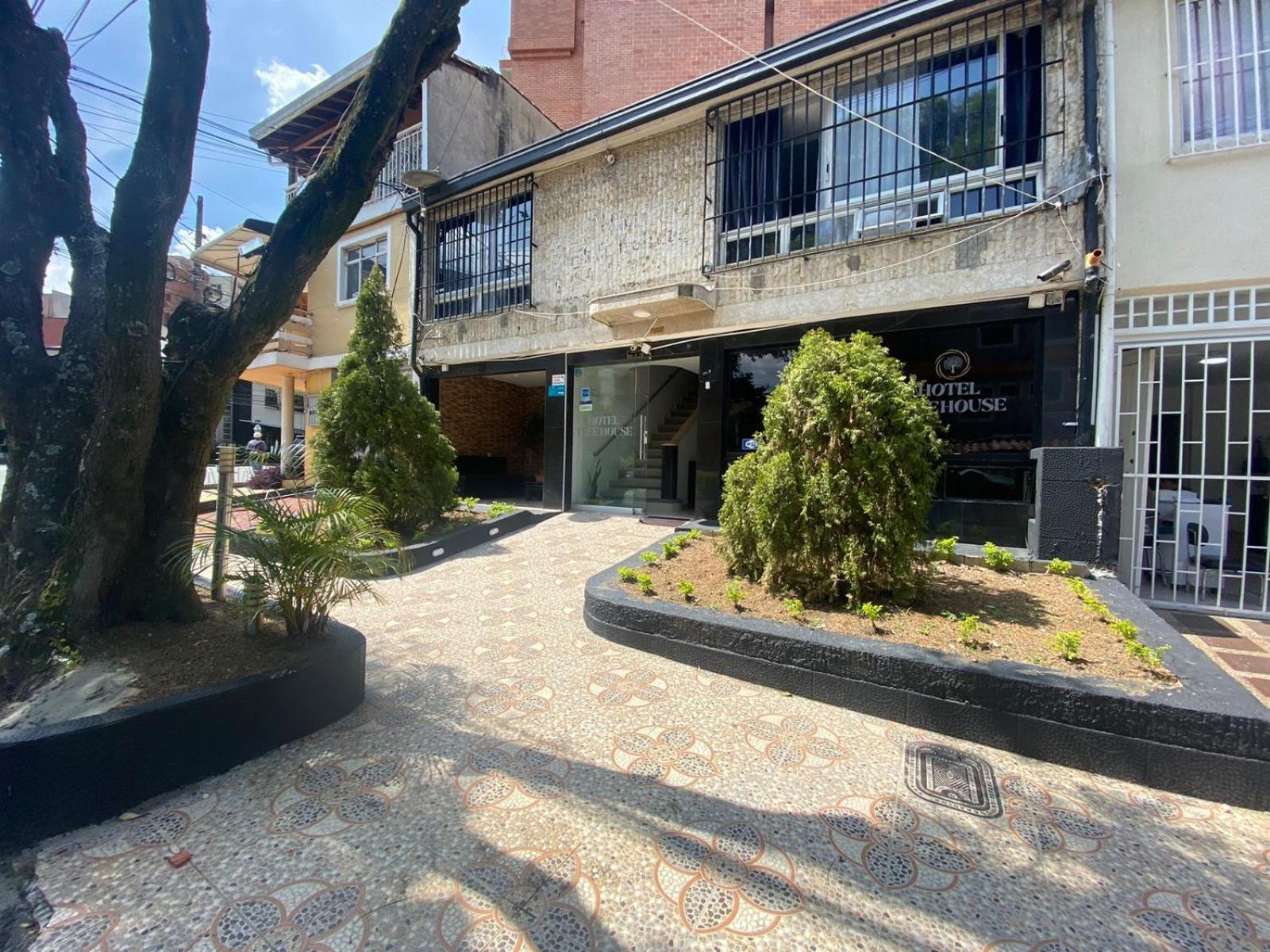 Hotel Tree House Medellin Bagian luar foto