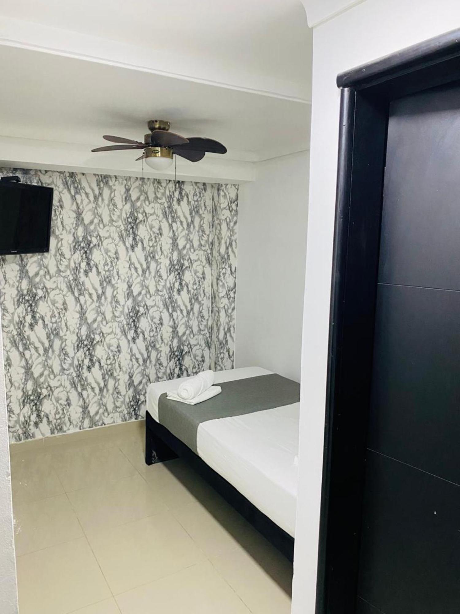 Hotel Tree House Medellin Bagian luar foto